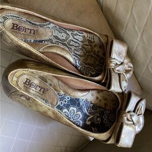 Born Oriel Size 9 Women’s Flats Ballerina Shoes Bow Ballet Gold Metalic Loafers